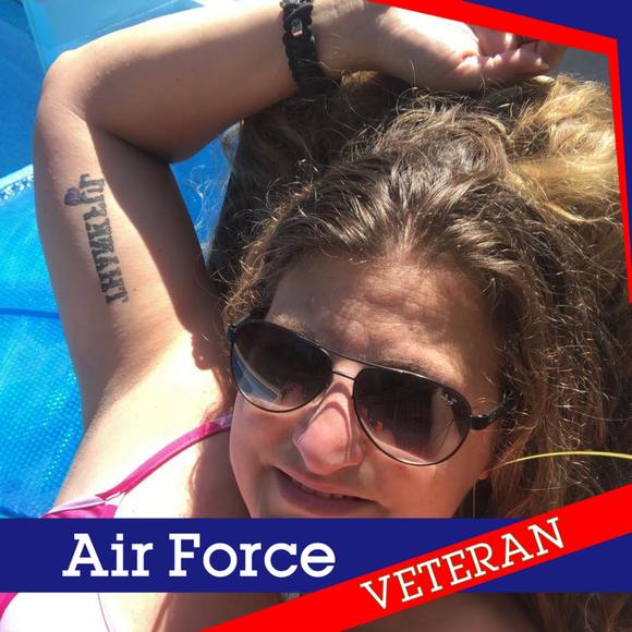 Meet your Posher, Laura - Picture 1 of 1